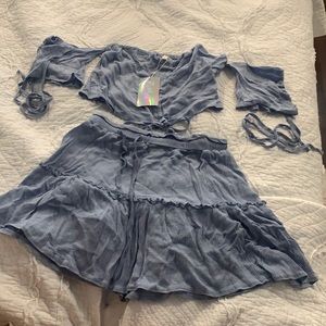 2 piece set, very beachy. Light blue color